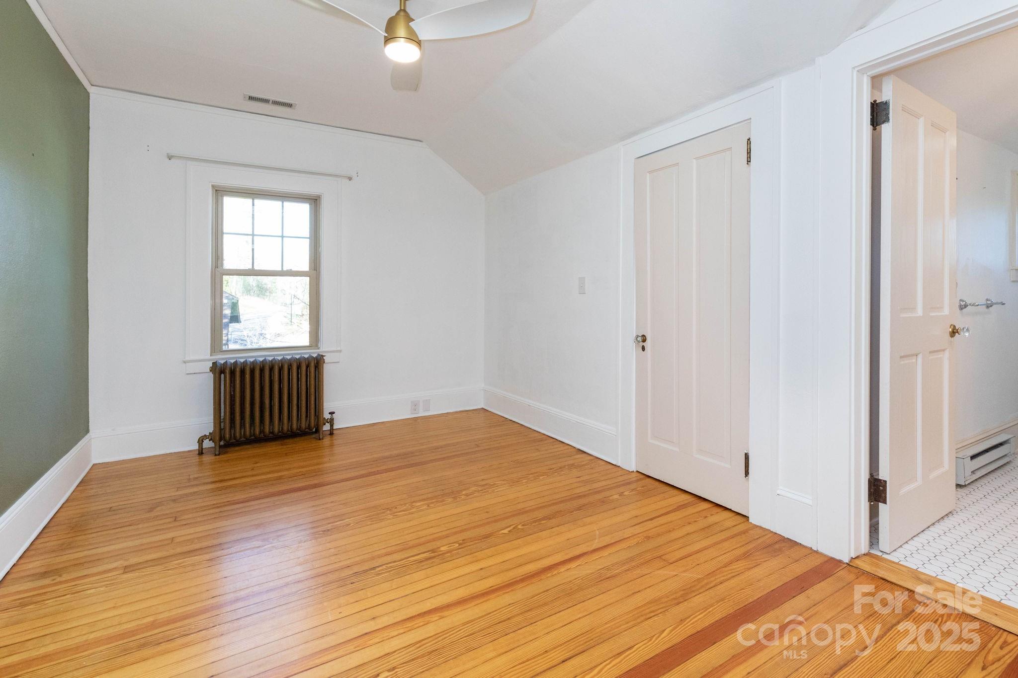 302 Iron Ridge Loop — Asheville