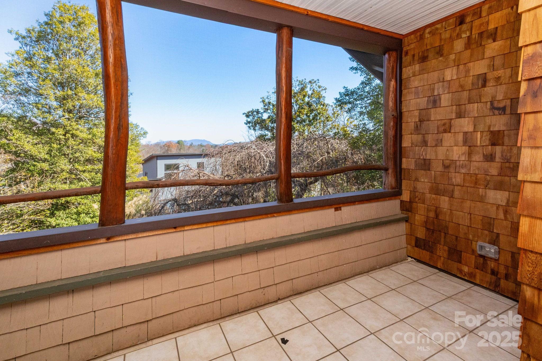 302 Iron Ridge Loop — Asheville