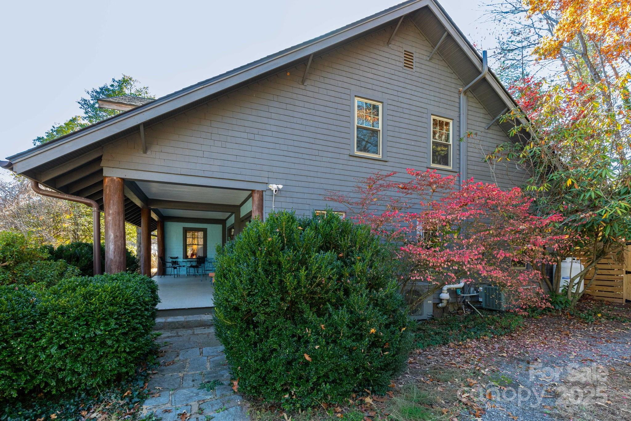 302 Iron Ridge Loop — Asheville
