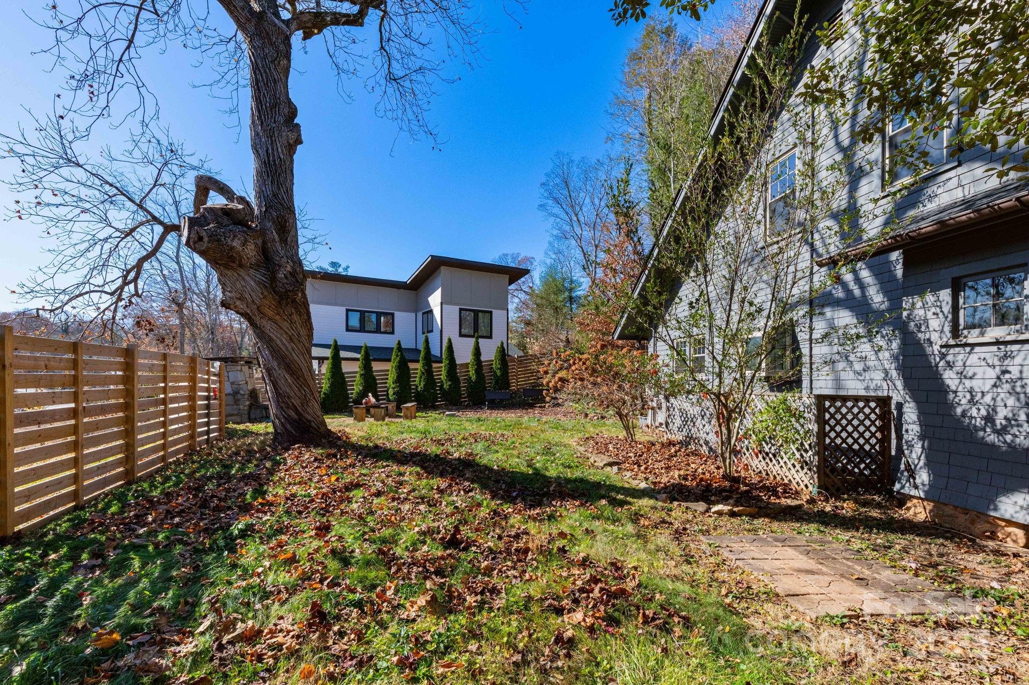 302 Iron Ridge Loop — Asheville