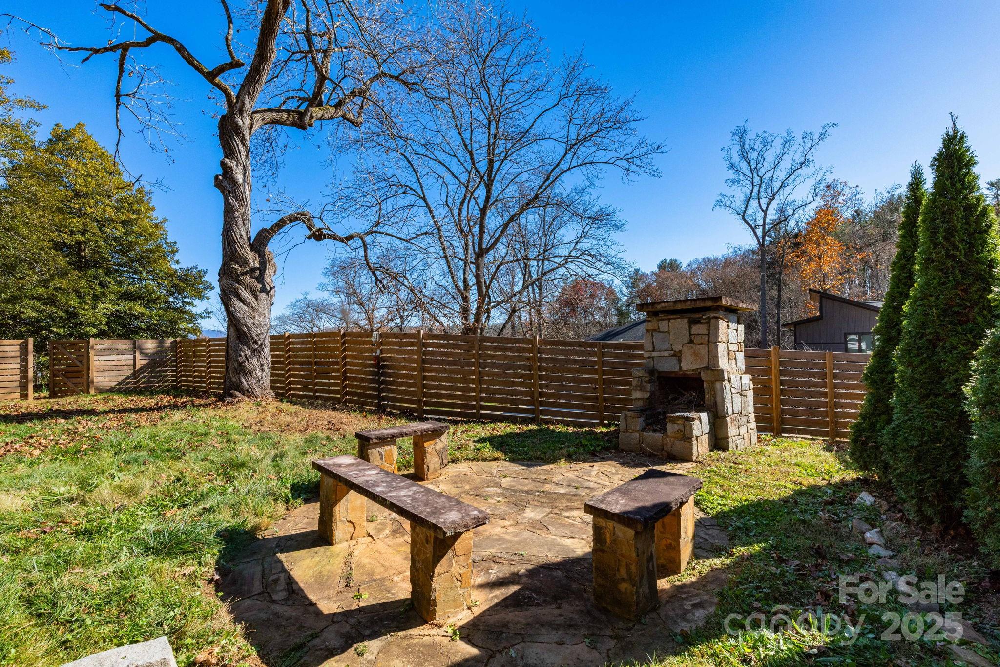 302 Iron Ridge Loop — Asheville
