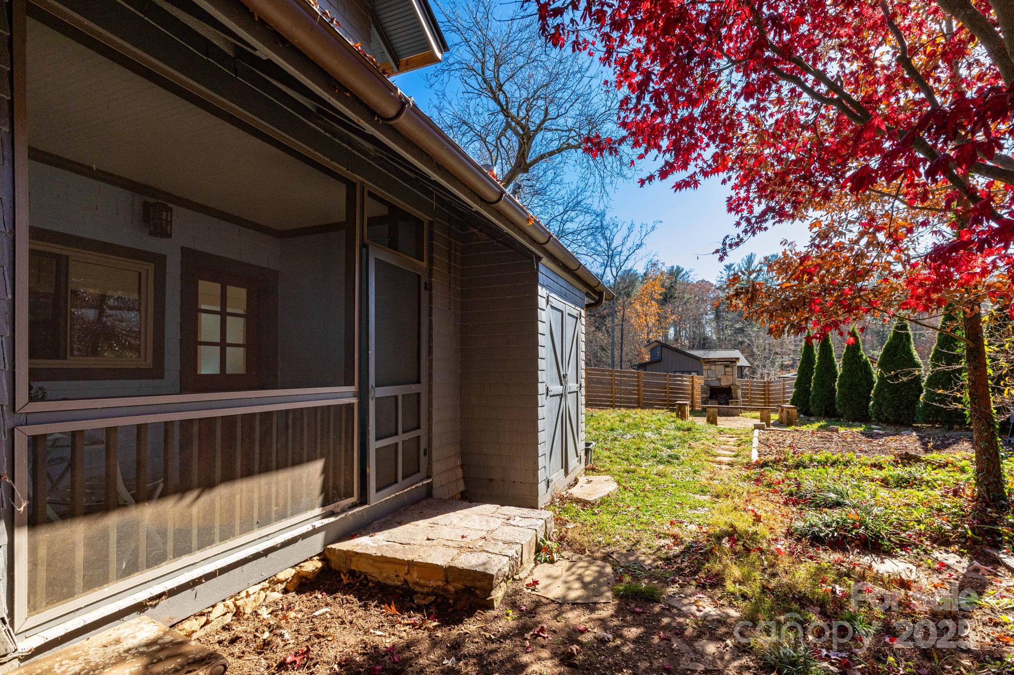 302 Iron Ridge Loop — Asheville
