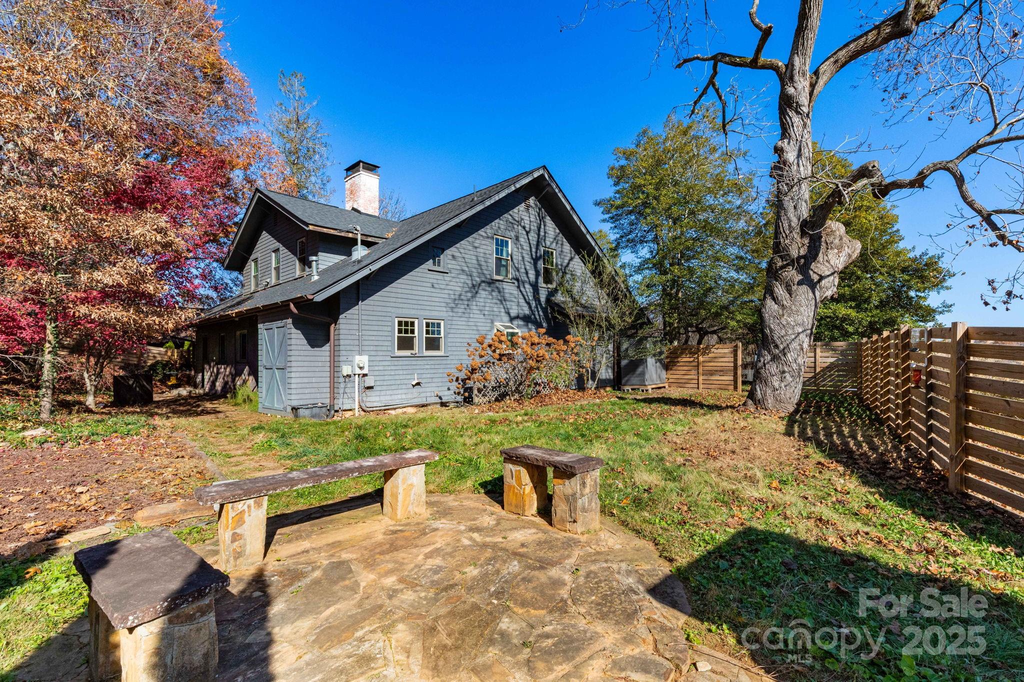 302 Iron Ridge Loop — Asheville
