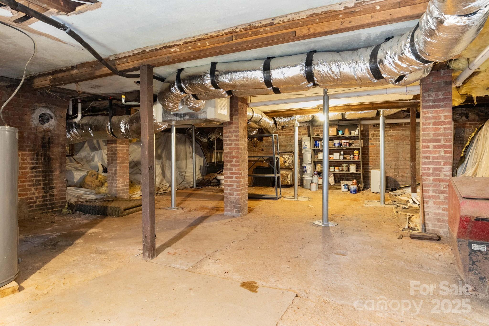 302 Iron Ridge Loop — Asheville