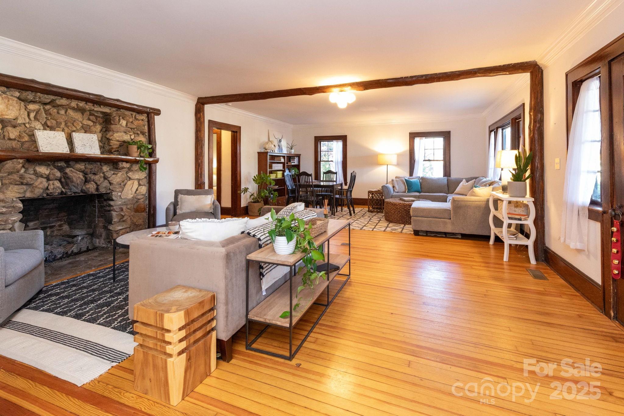 302 Iron Ridge Loop — Asheville