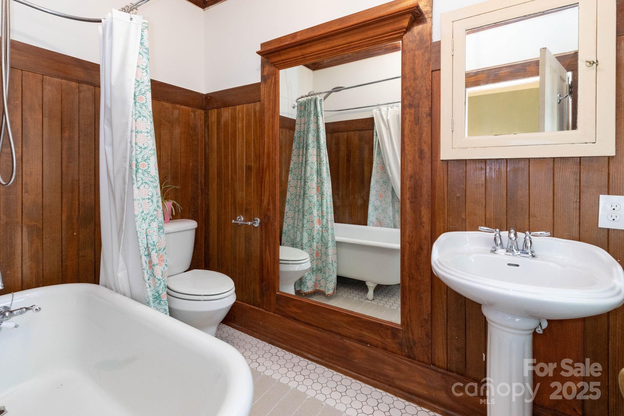 302 Iron Ridge Loop — Asheville