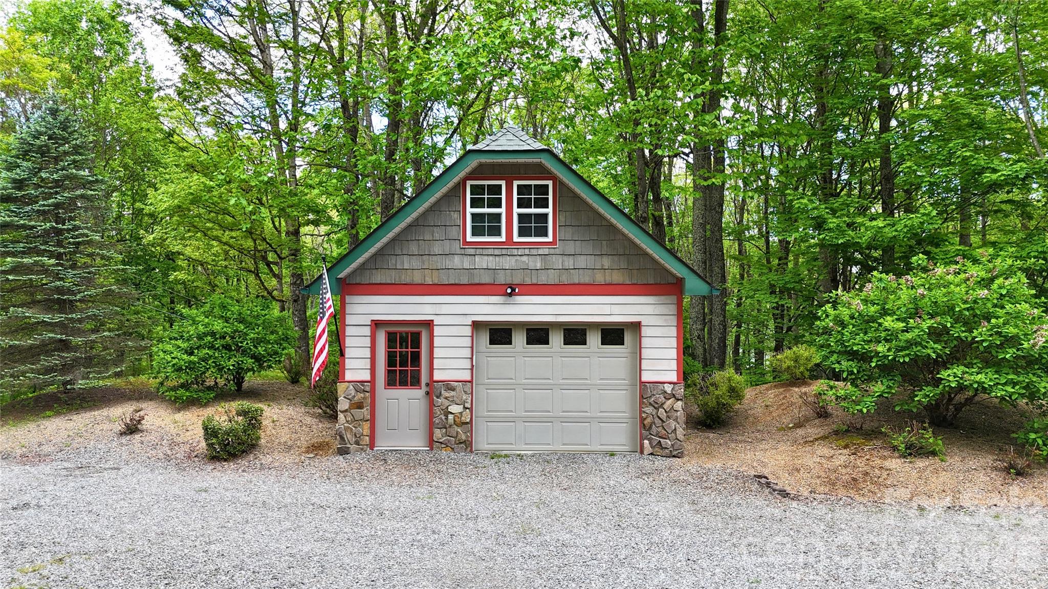905 Old Fiddle Road — Waynesville
