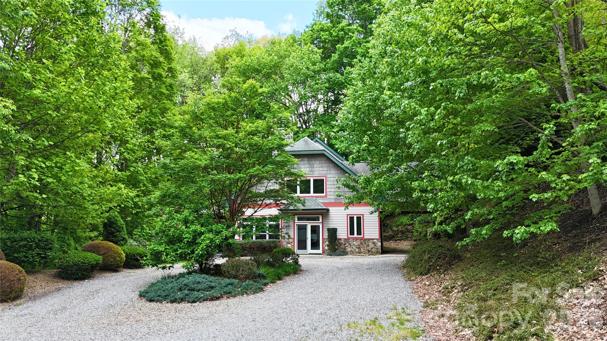 905 Old Fiddle Road — Waynesville