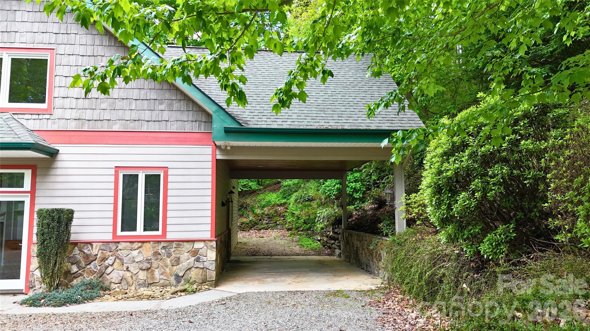 905 Old Fiddle Road — Waynesville