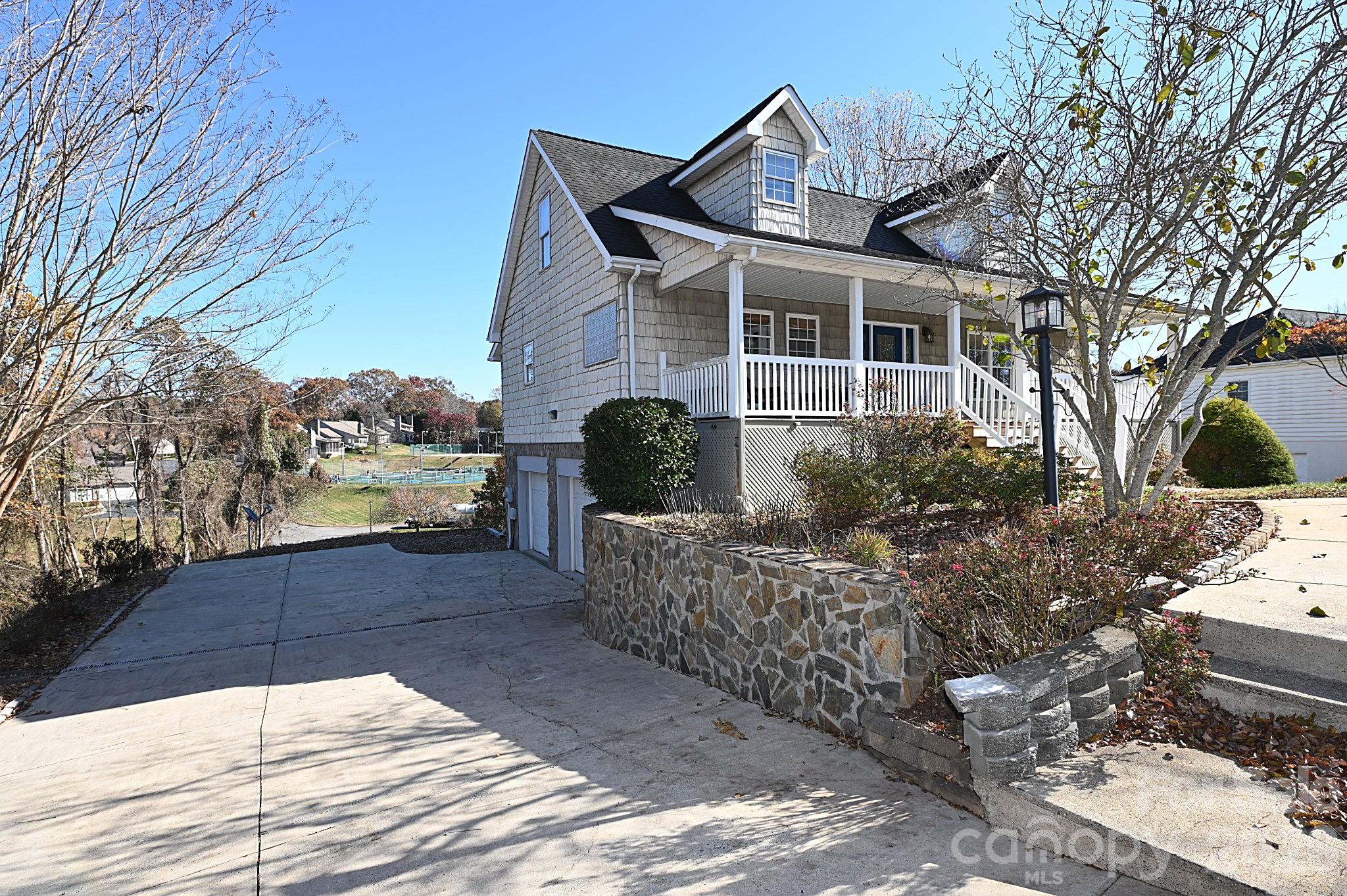 518 30th Avenue Circle NE — Hickory