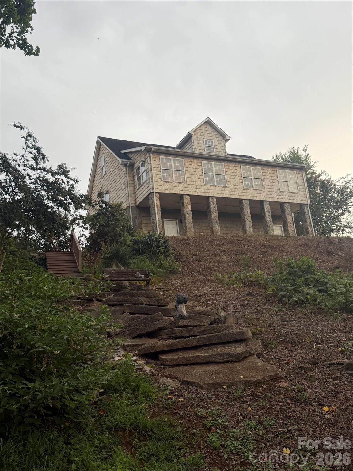 518 30th Avenue Circle NE — Hickory