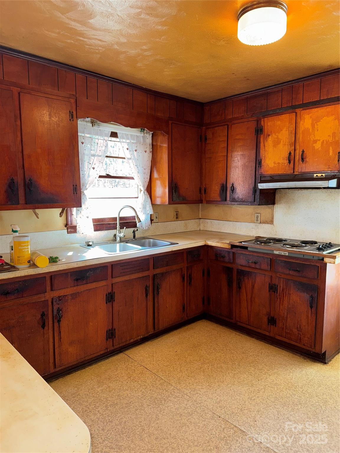 5046 Old Linville Road — Marion