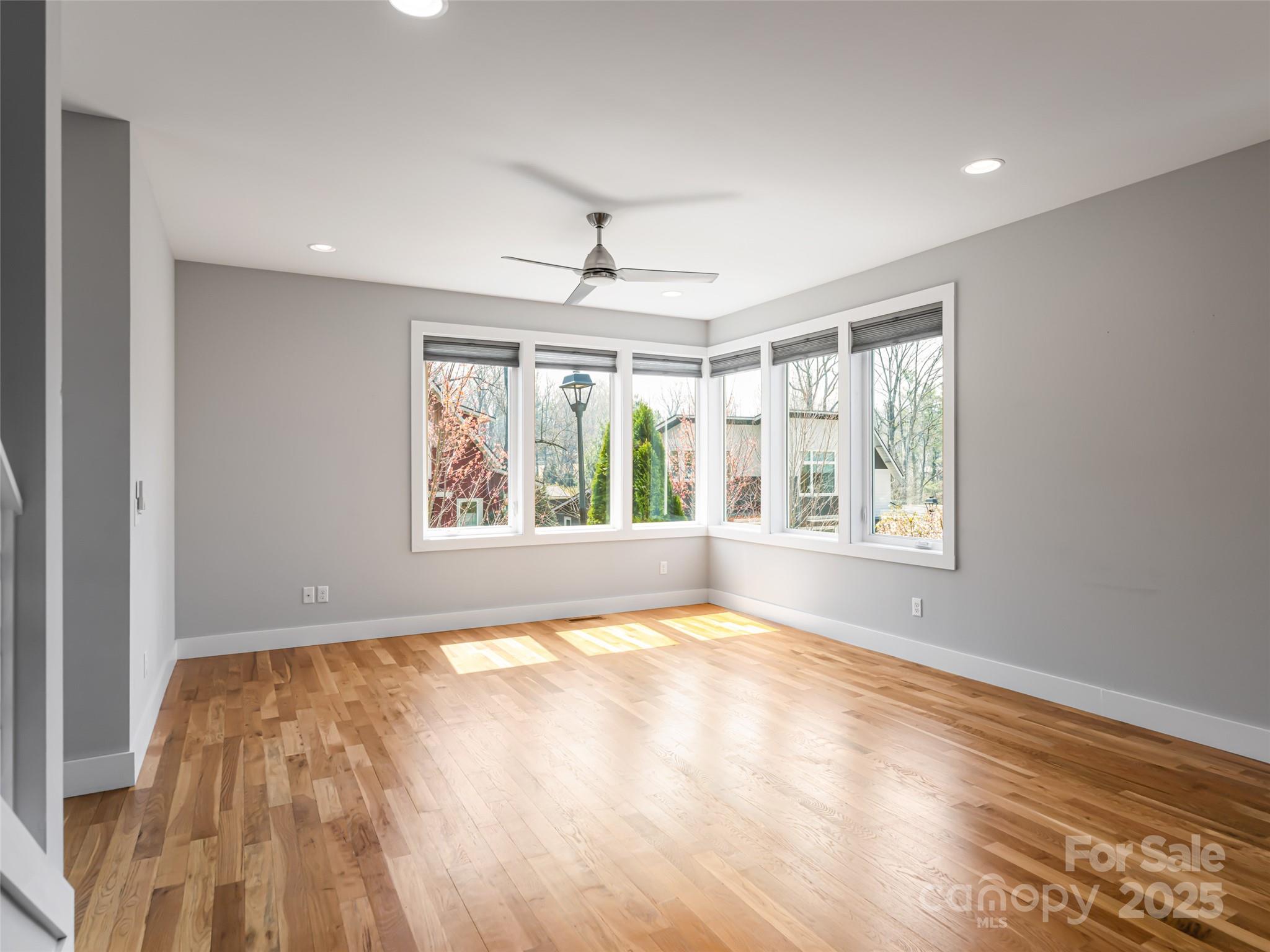 27 Mauricet Lane — Asheville