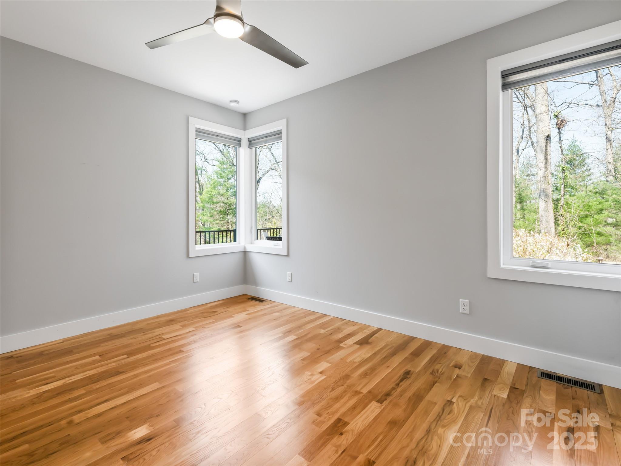 27 Mauricet Lane — Asheville