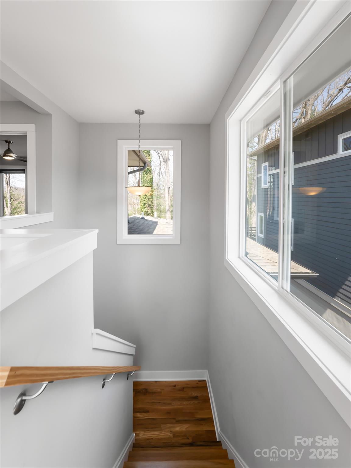 27 Mauricet Lane — Asheville