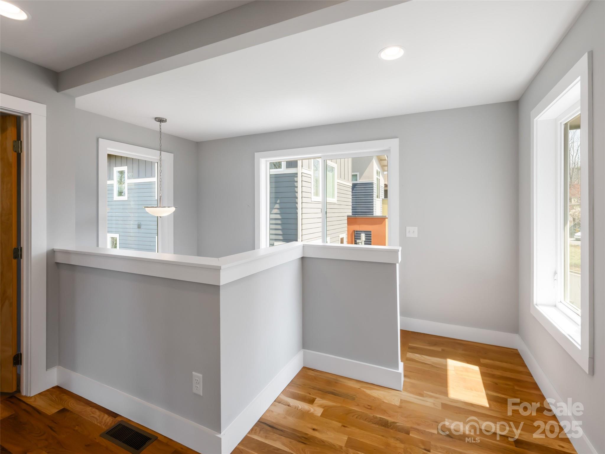 27 Mauricet Lane — Asheville