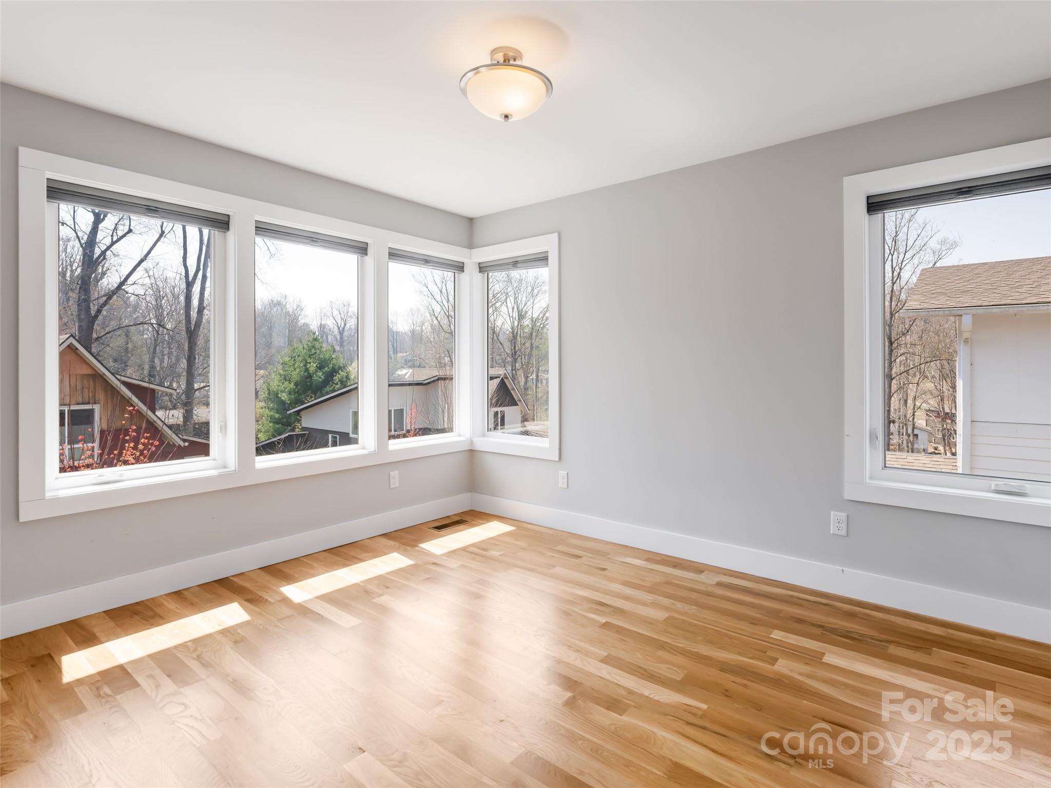 27 Mauricet Lane — Asheville