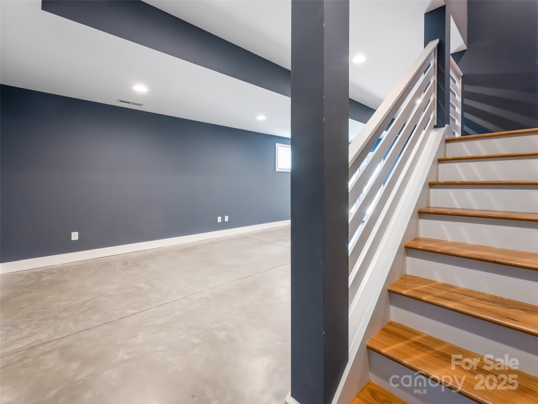 27 Mauricet Lane — Asheville