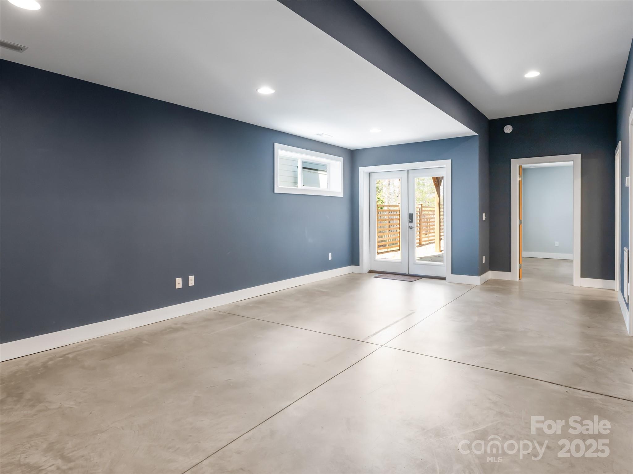 27 Mauricet Lane — Asheville
