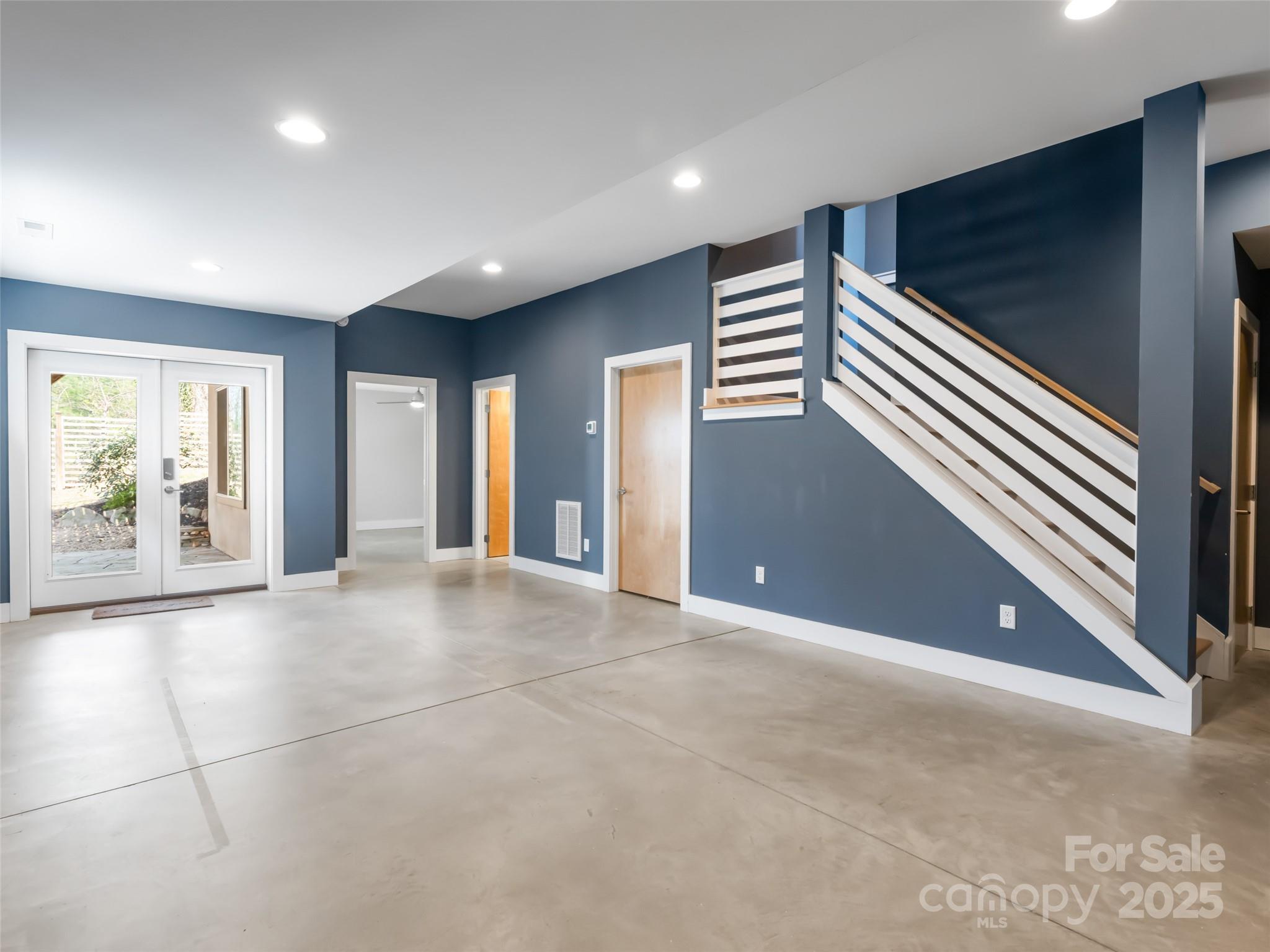 27 Mauricet Lane — Asheville