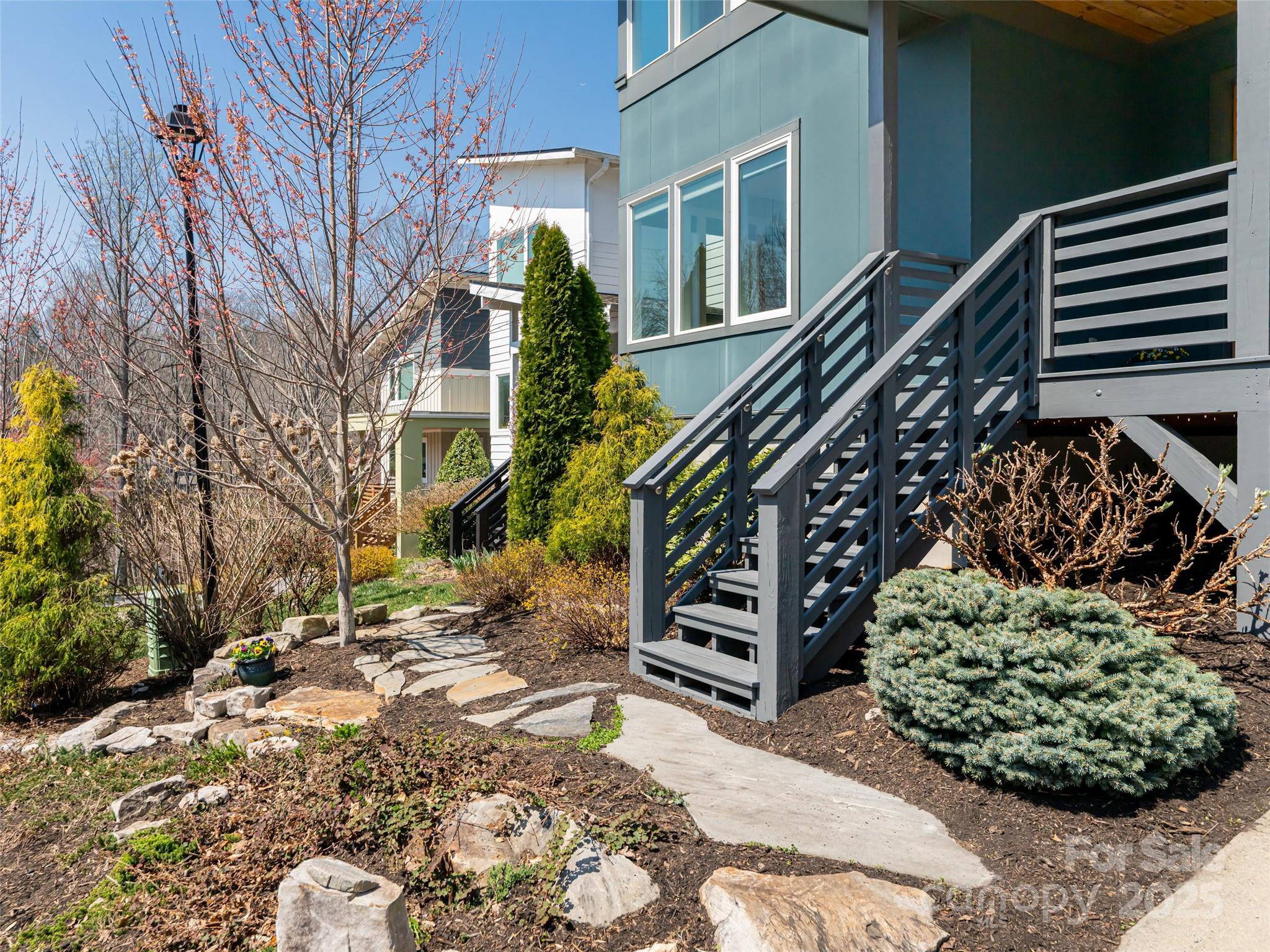 27 Mauricet Lane — Asheville