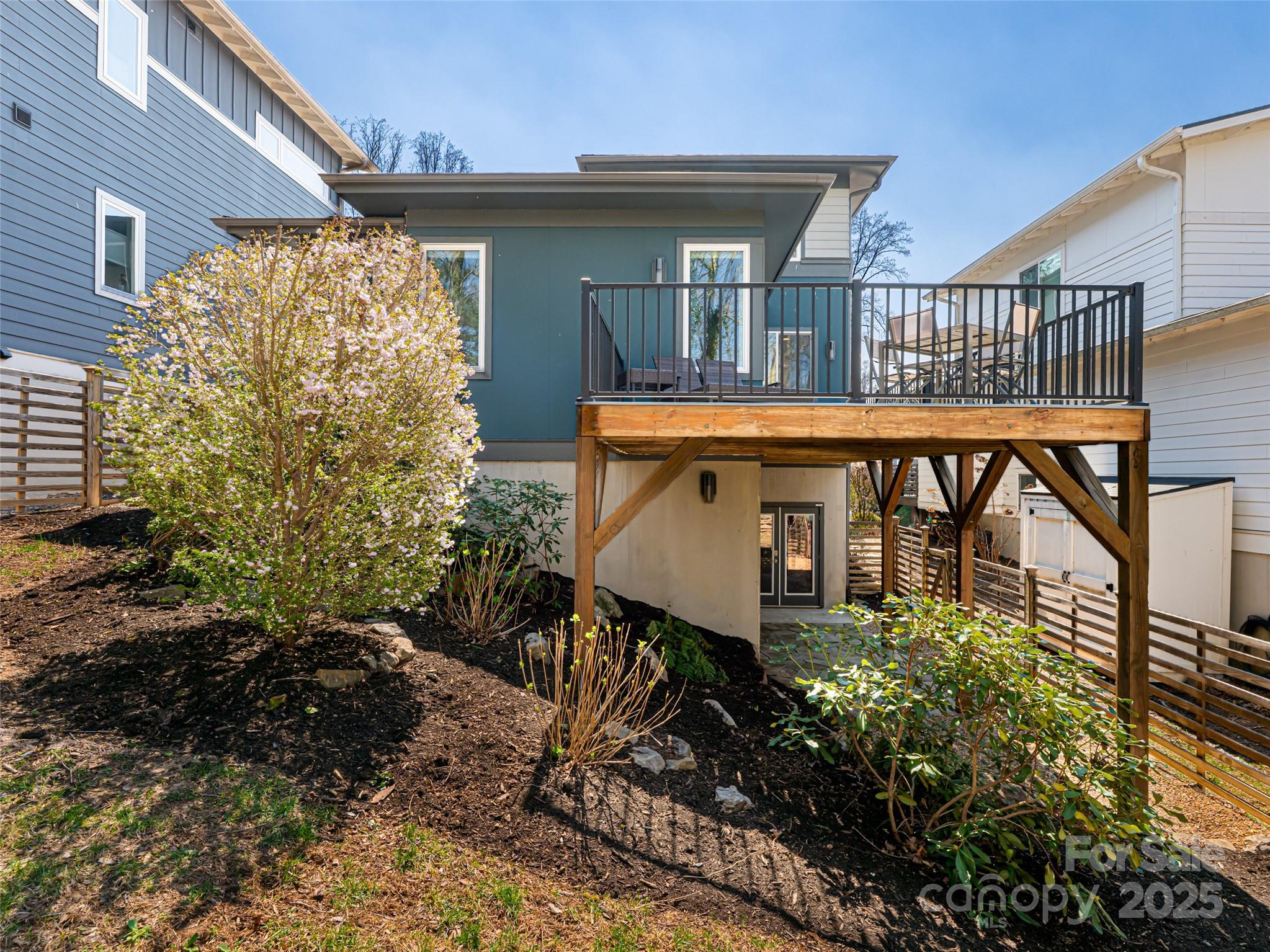 27 Mauricet Lane — Asheville