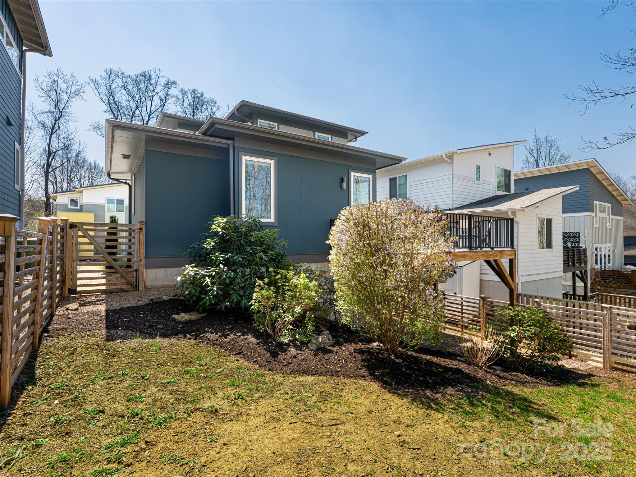 27 Mauricet Lane — Asheville