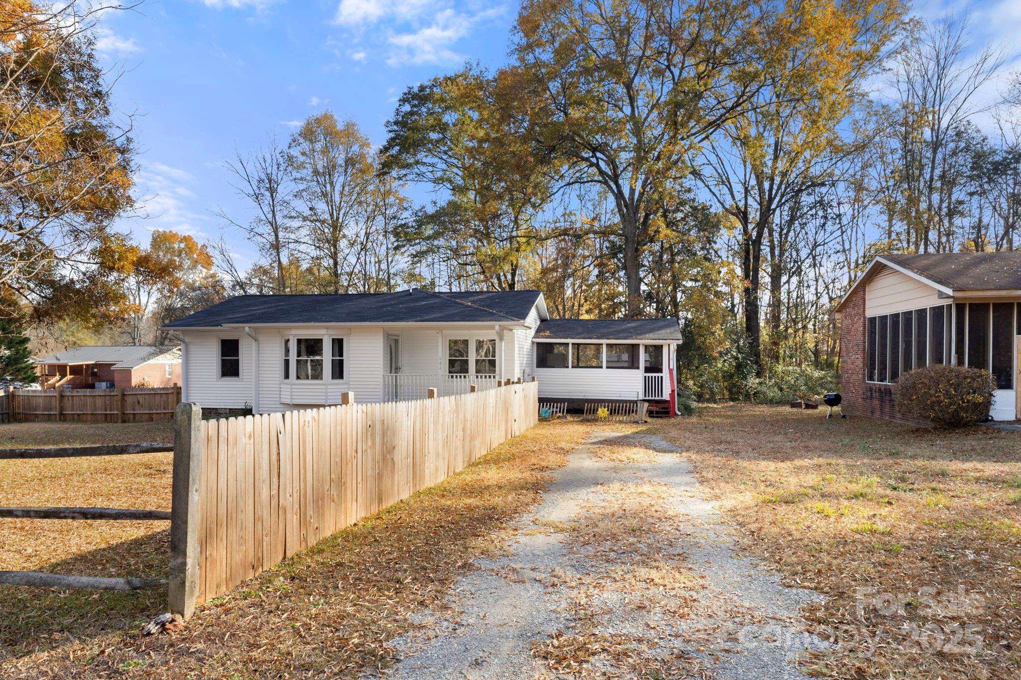 604 Cold Stream Circle — Chester