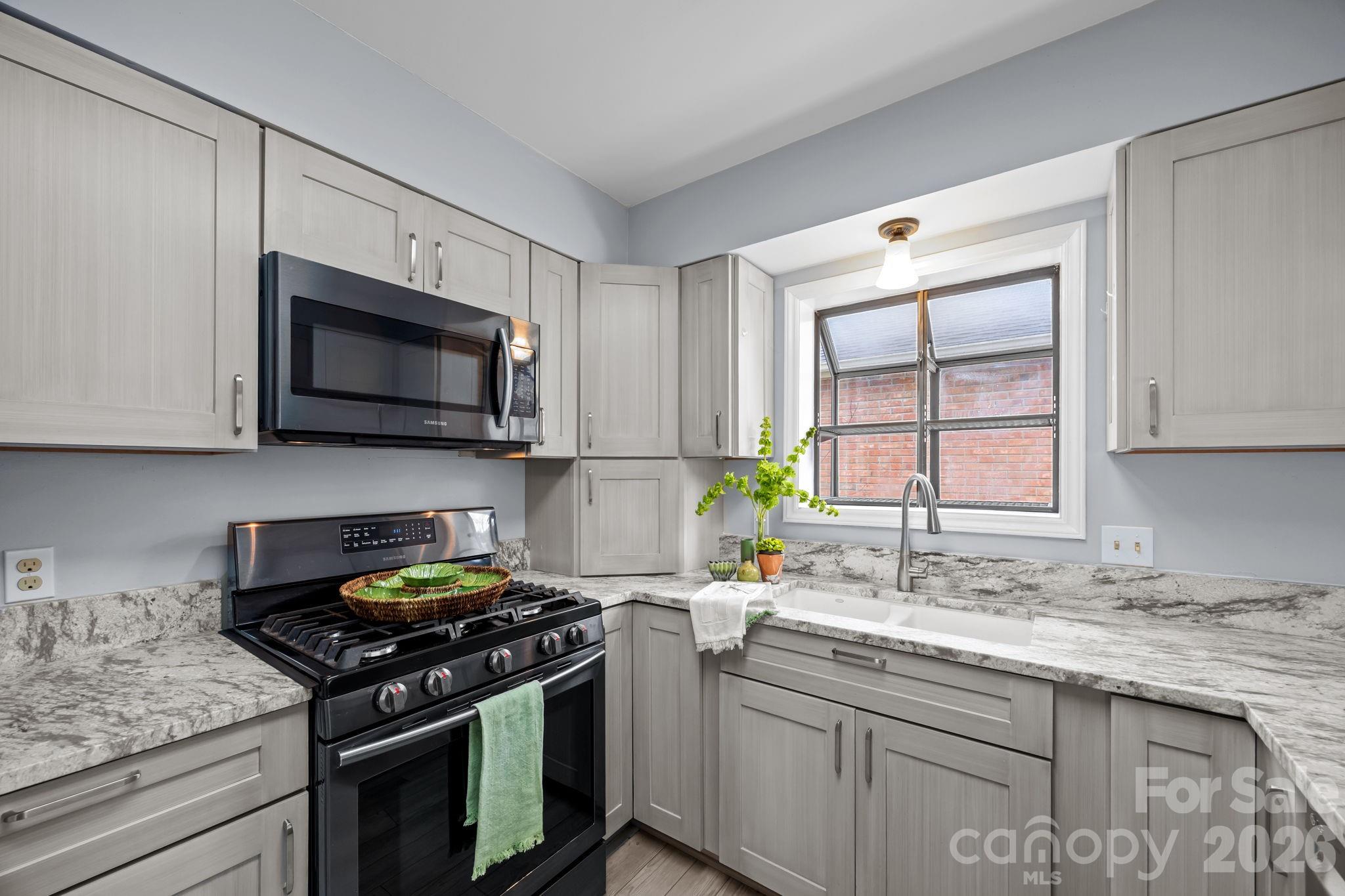 125 Exeter Court — Hendersonville