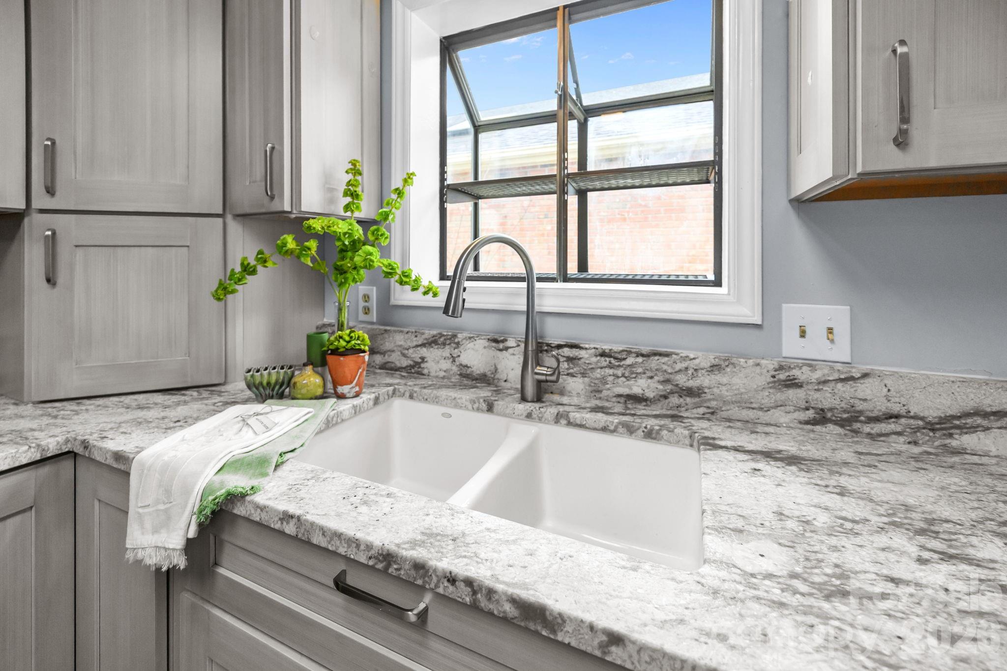 125 Exeter Court — Hendersonville