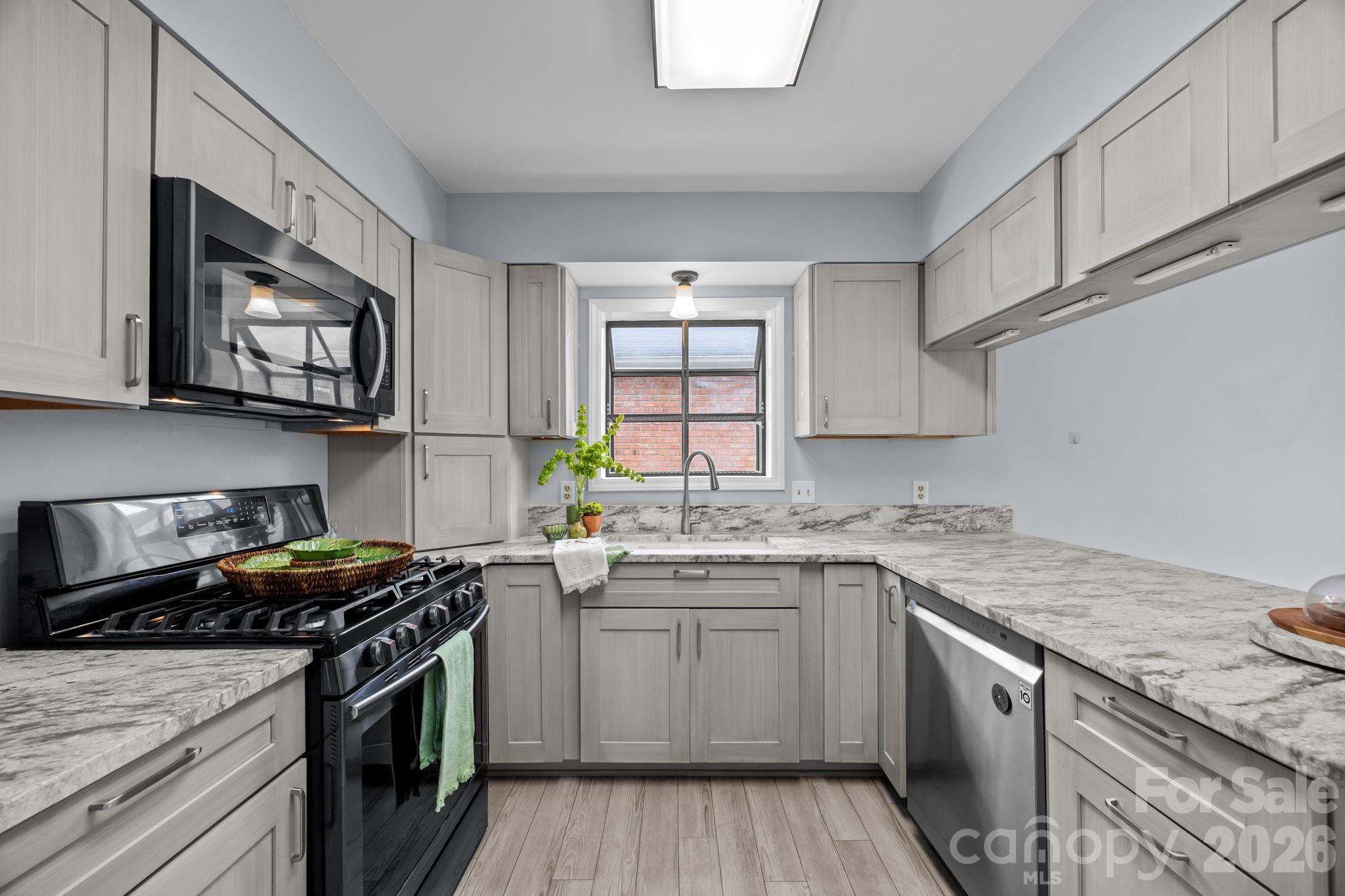 125 Exeter Court — Hendersonville