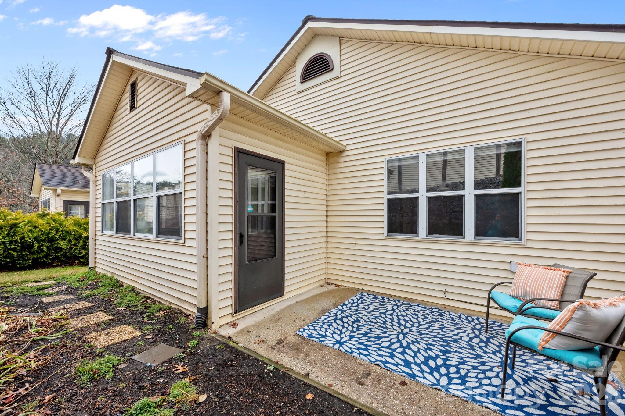 125 Exeter Court — Hendersonville