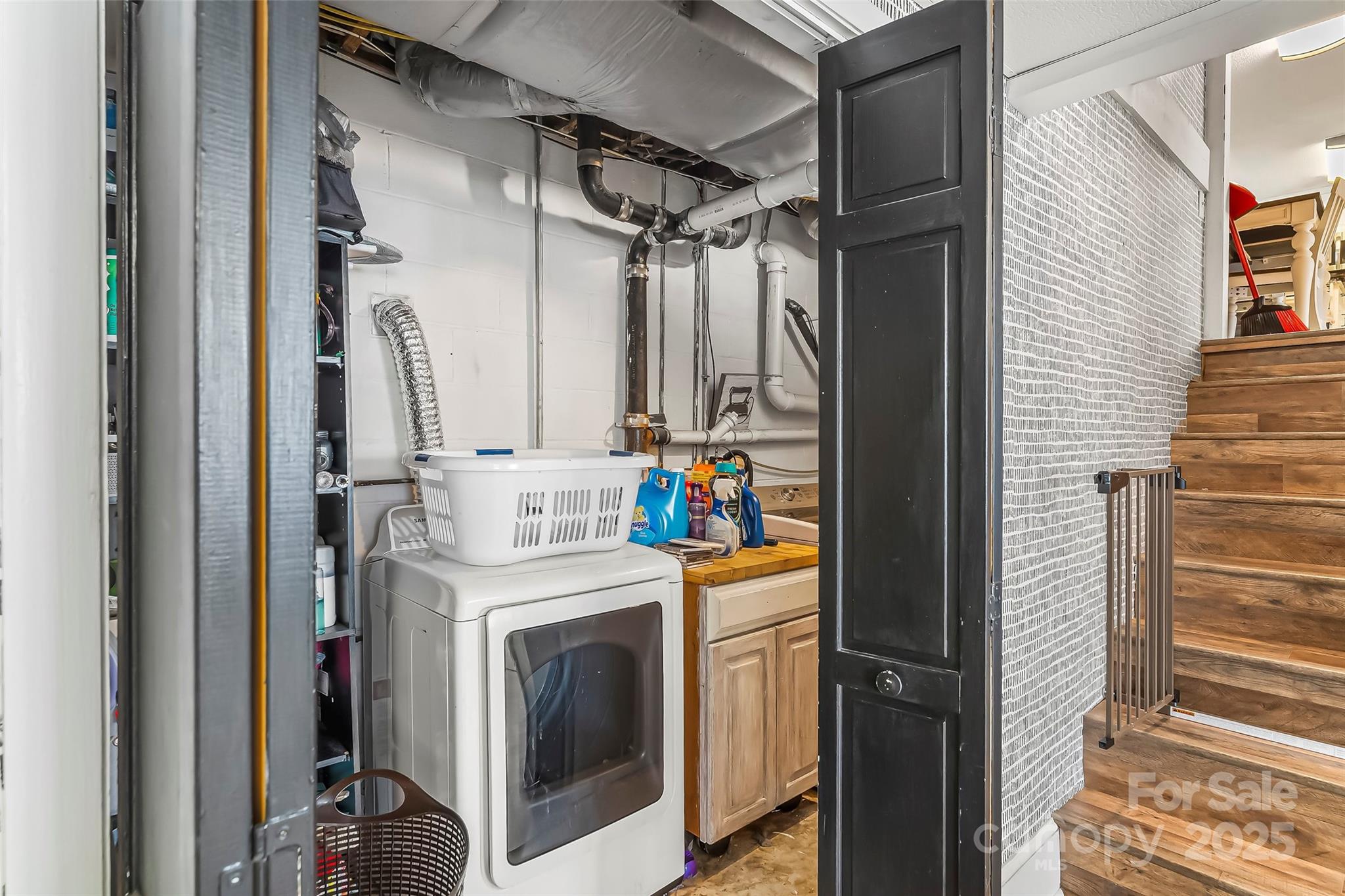304 Parlier Avenue NE — Conover