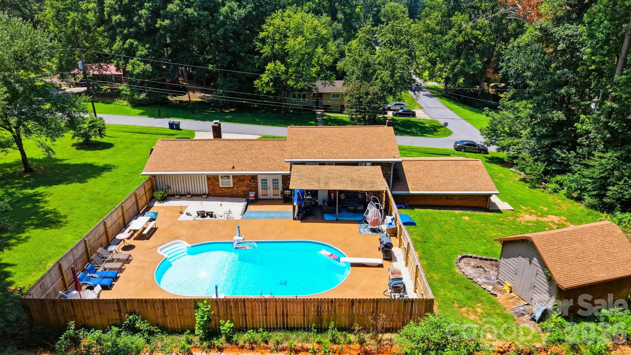 304 Parlier Avenue NE — Conover