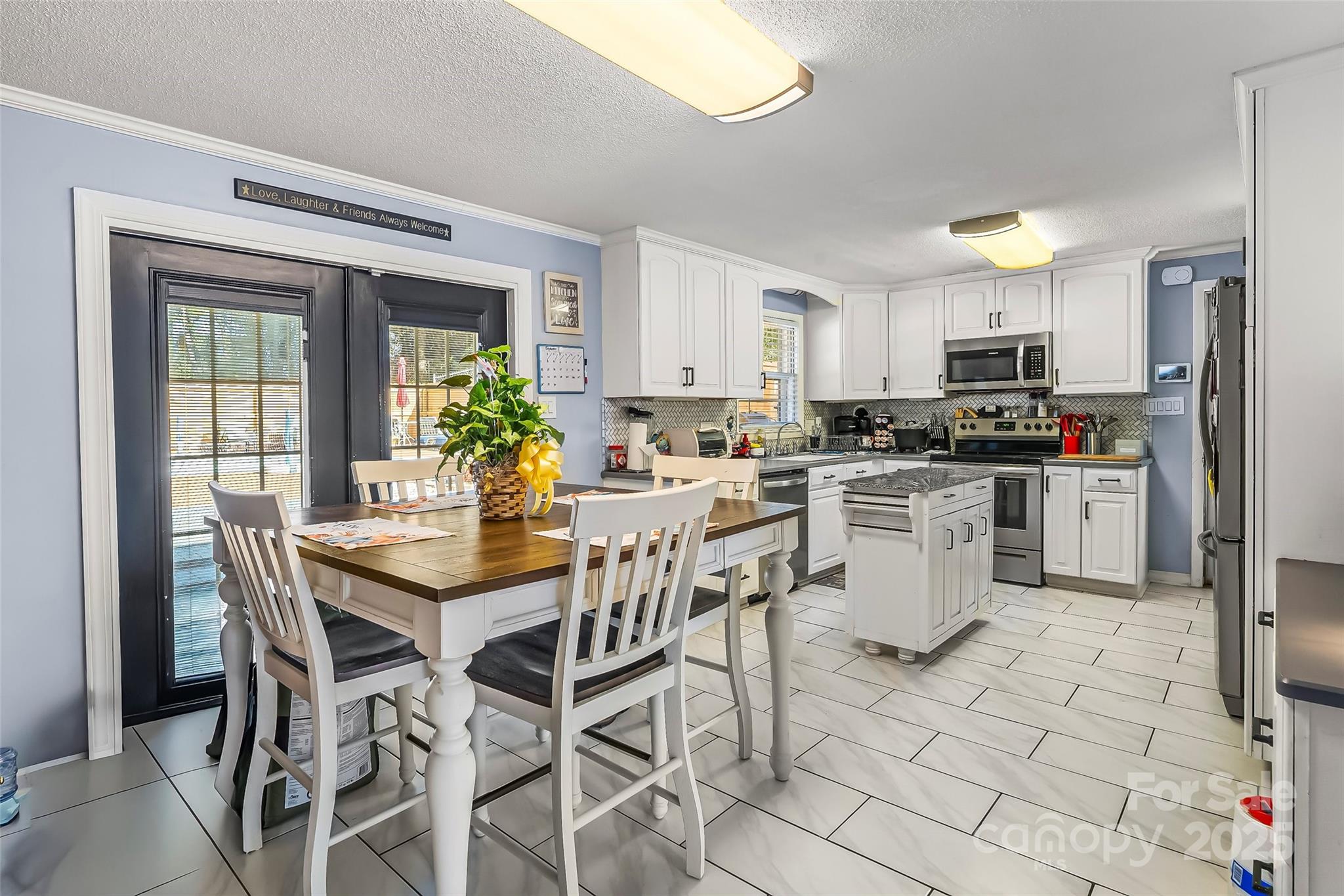 304 Parlier Avenue NE — Conover