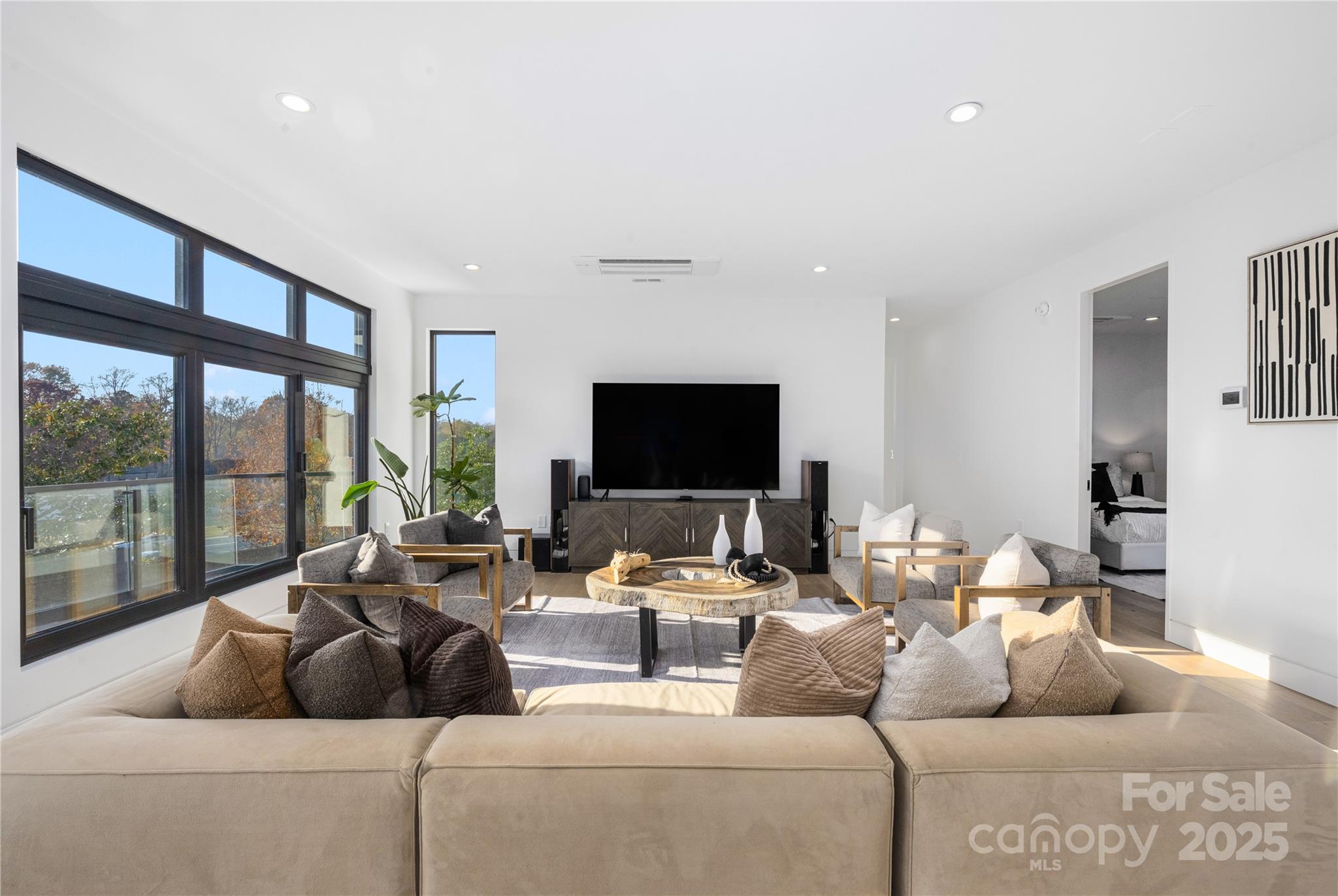 2804 Shenandoah Avenue — Charlotte