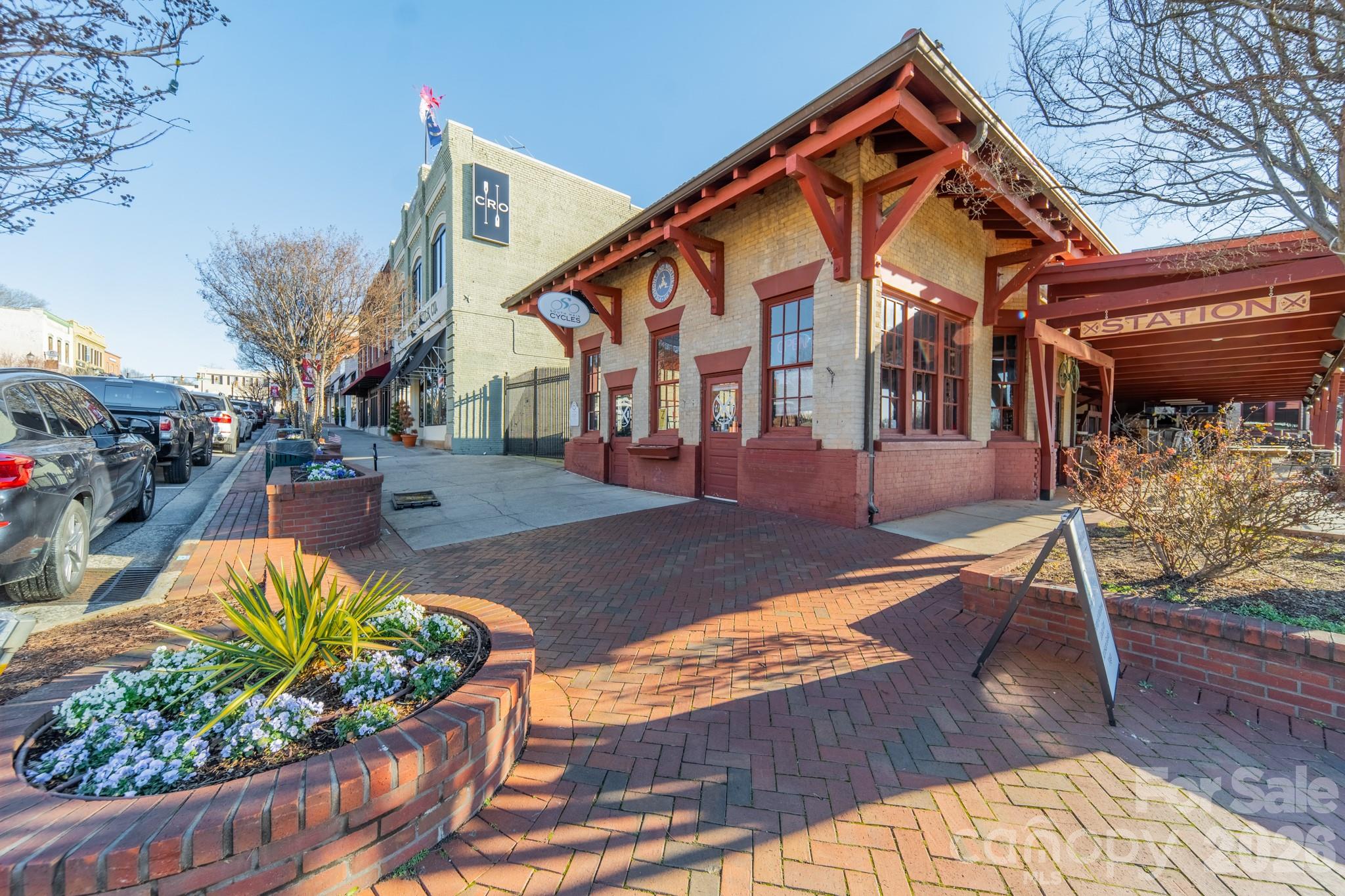 525 Winding Way #7 — Belmont