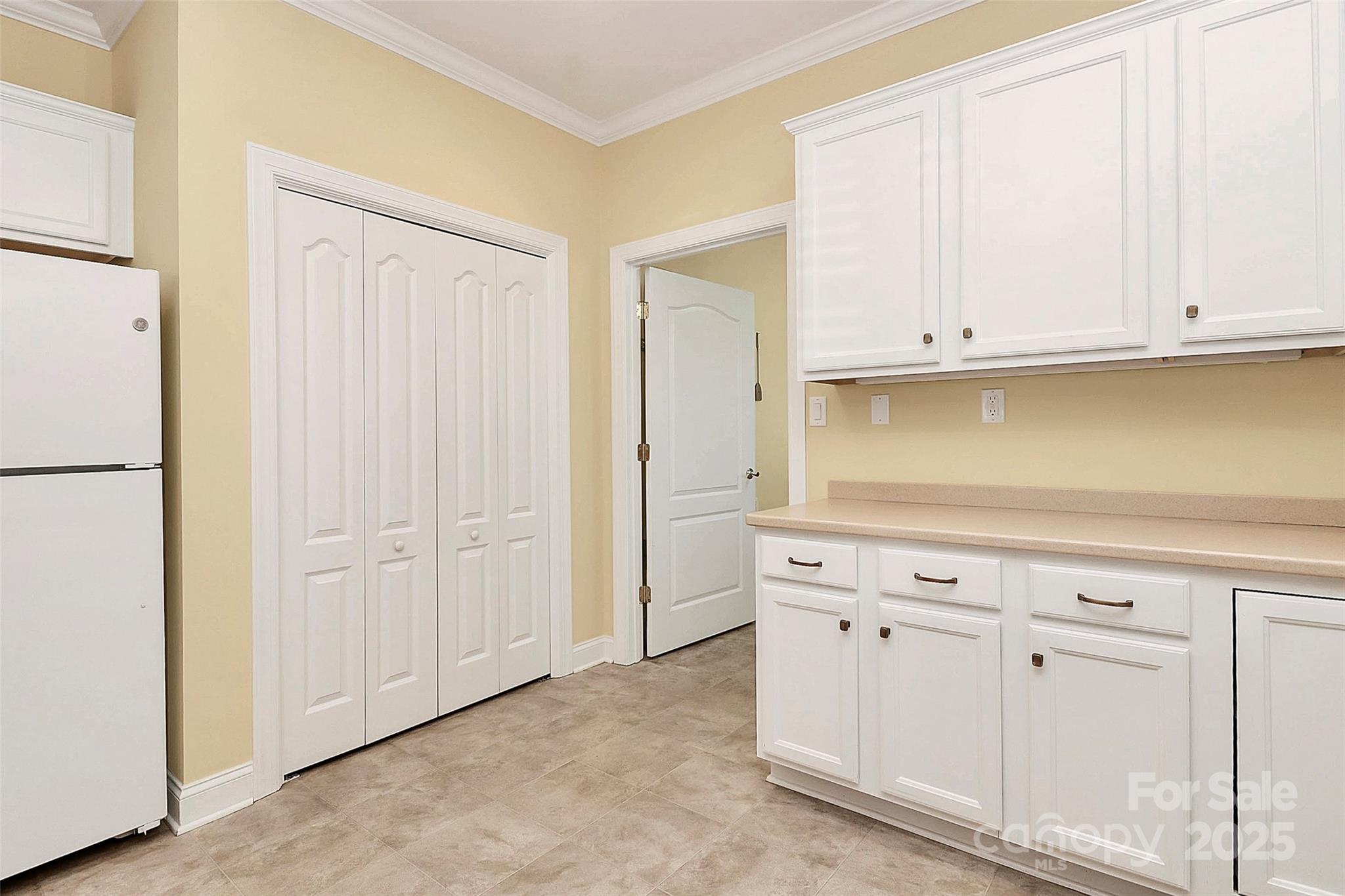 10046 Bishops Gate Boulevard — Pineville