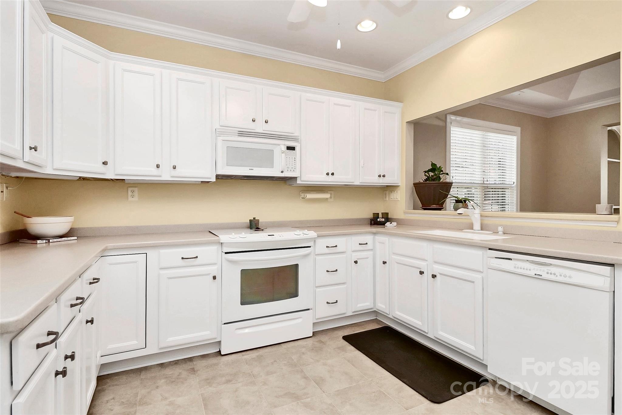 10046 Bishops Gate Boulevard — Pineville