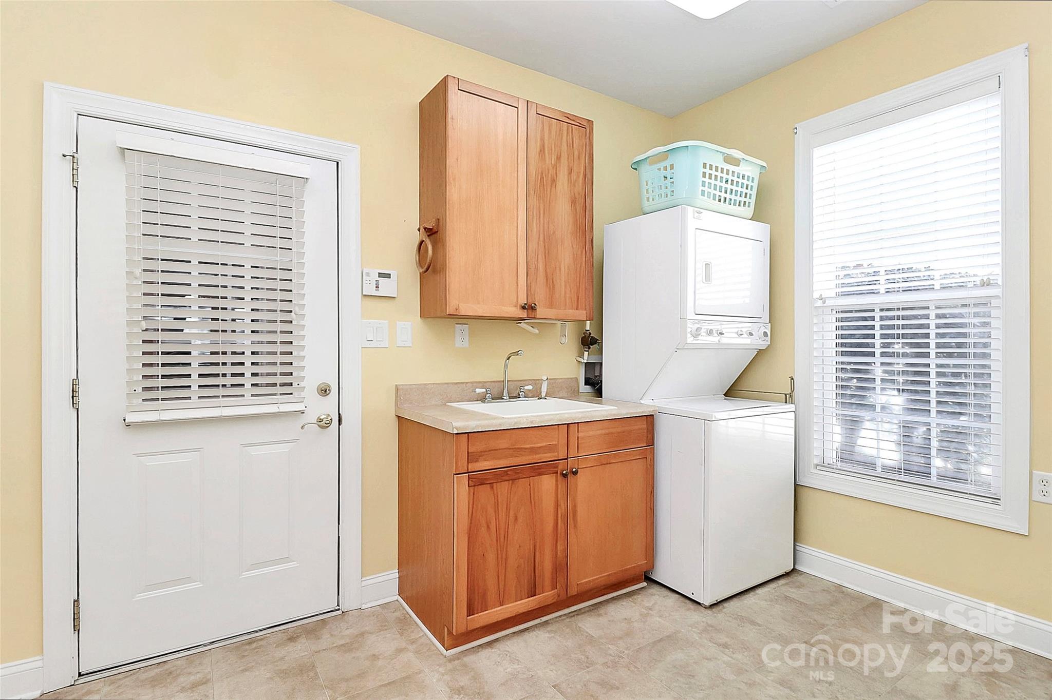 10046 Bishops Gate Boulevard — Pineville