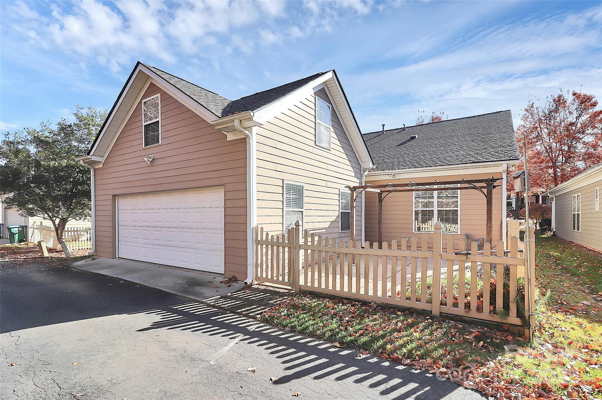 10046 Bishops Gate Boulevard — Pineville