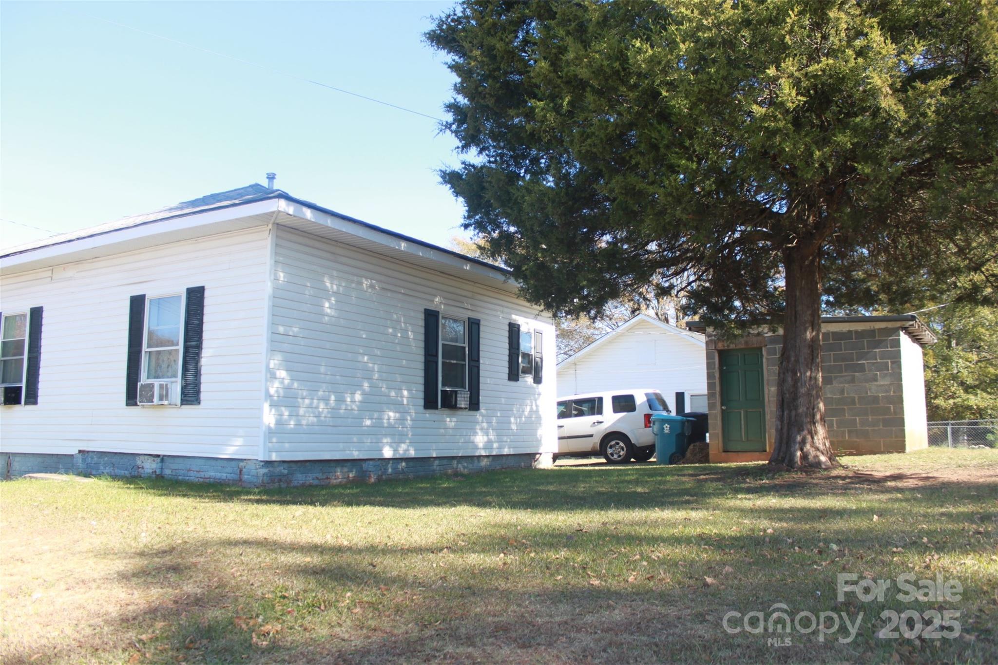112 Eastside Drive — Forest City