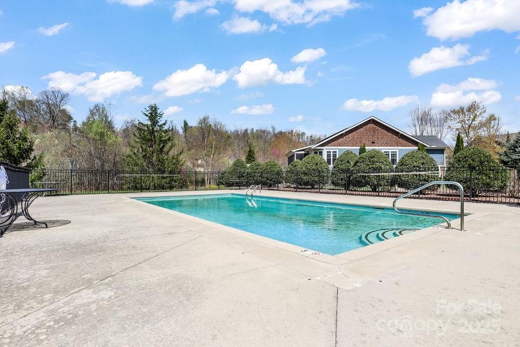 95 Creekside View Drive — Asheville