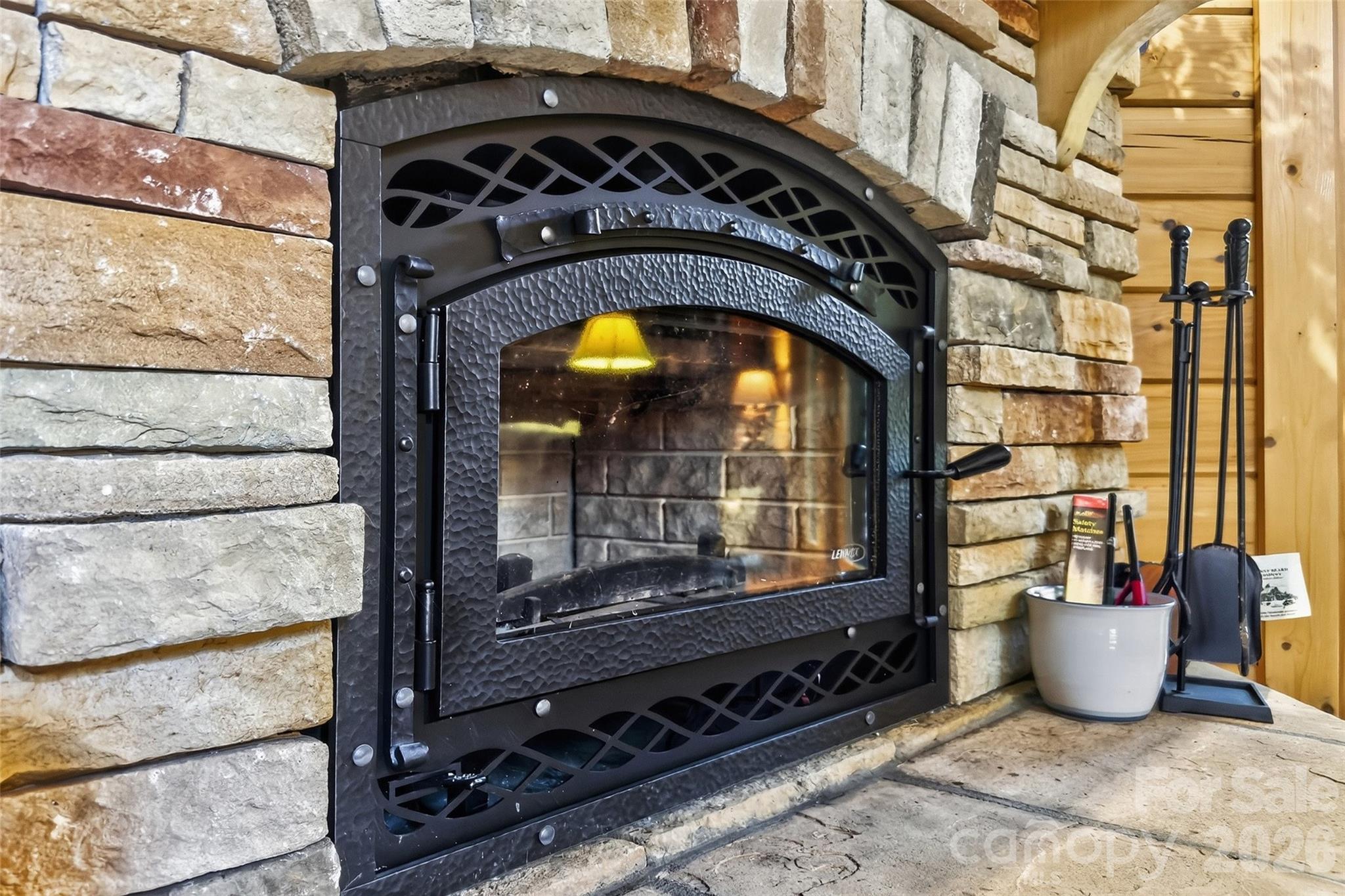 240 Ravenswood Drive — Marion