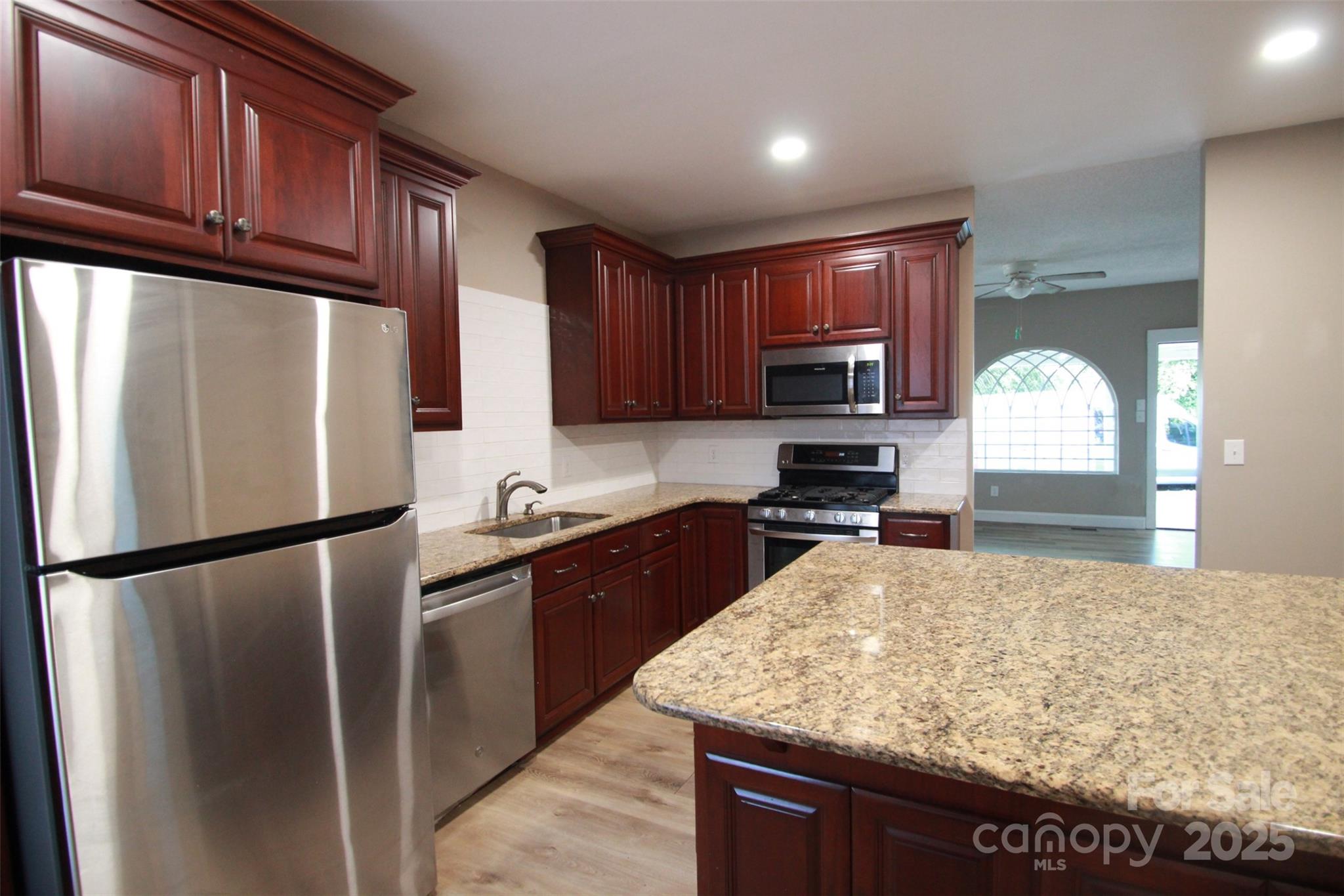 206 Frances Street — Clover