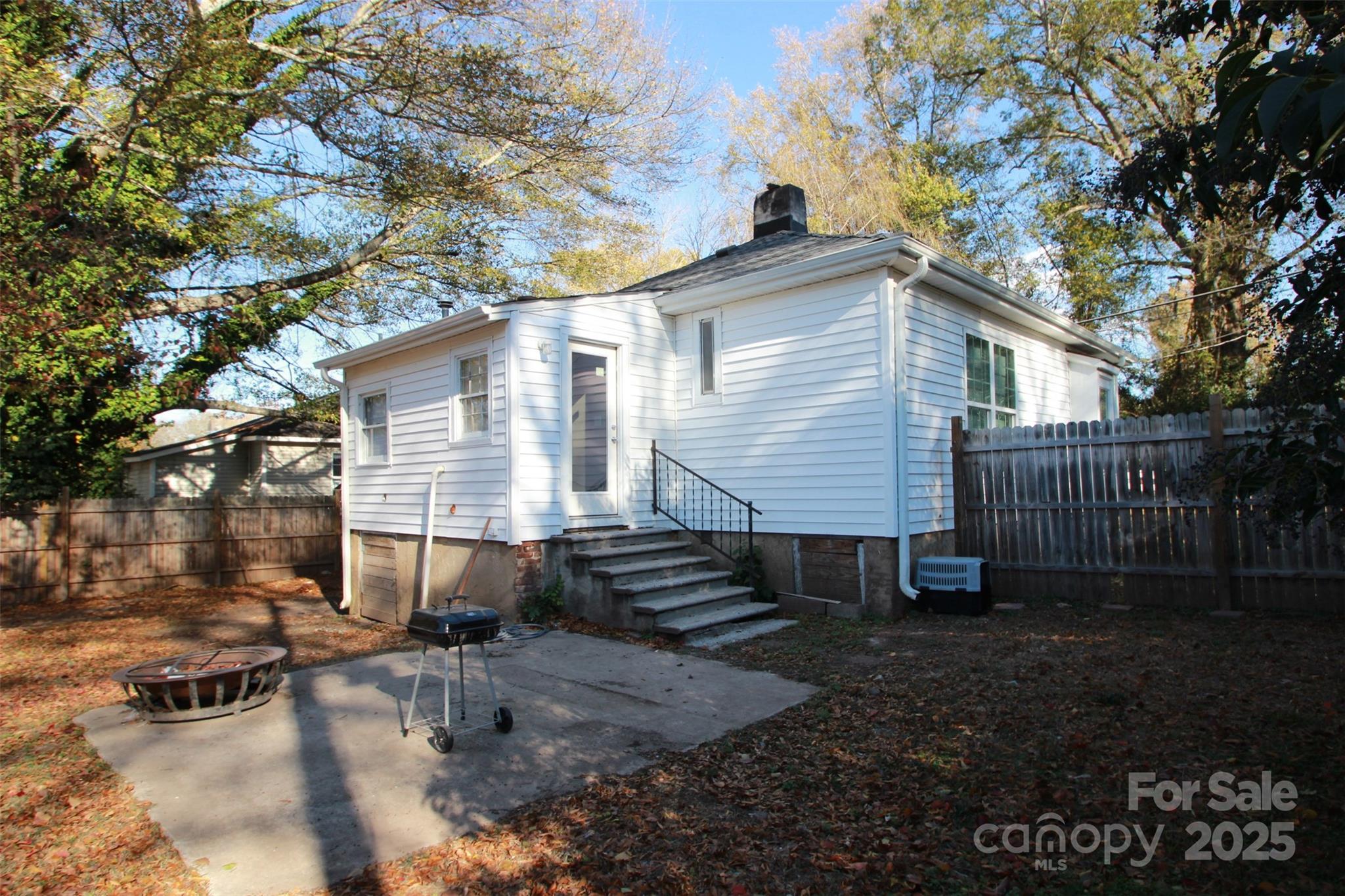 206 Frances Street — Clover