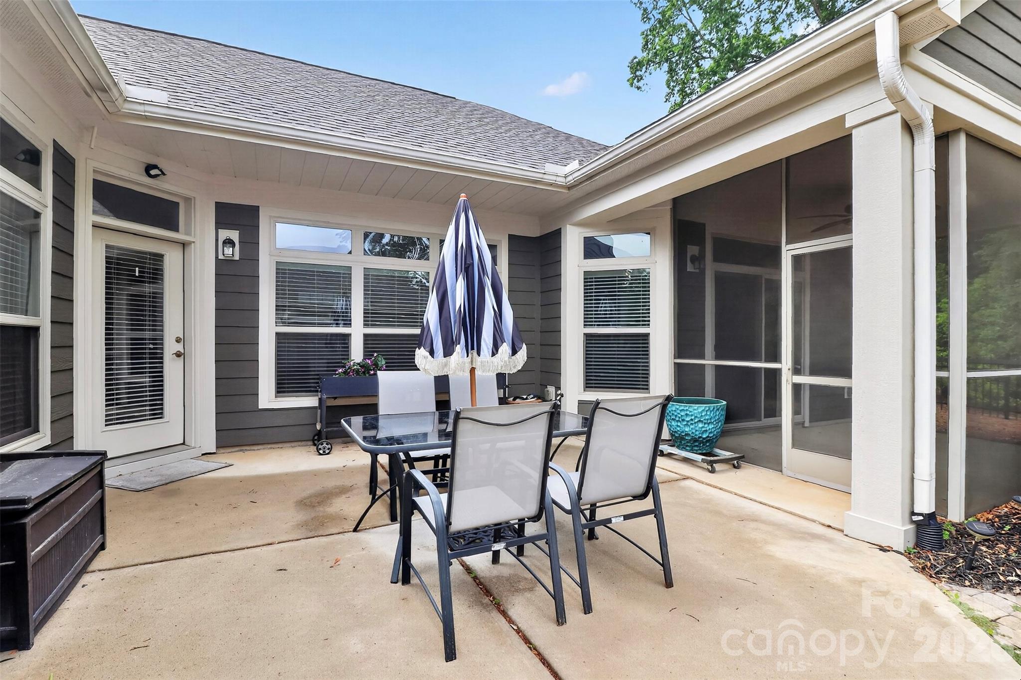 7933 Parknoll Drive — Huntersville
