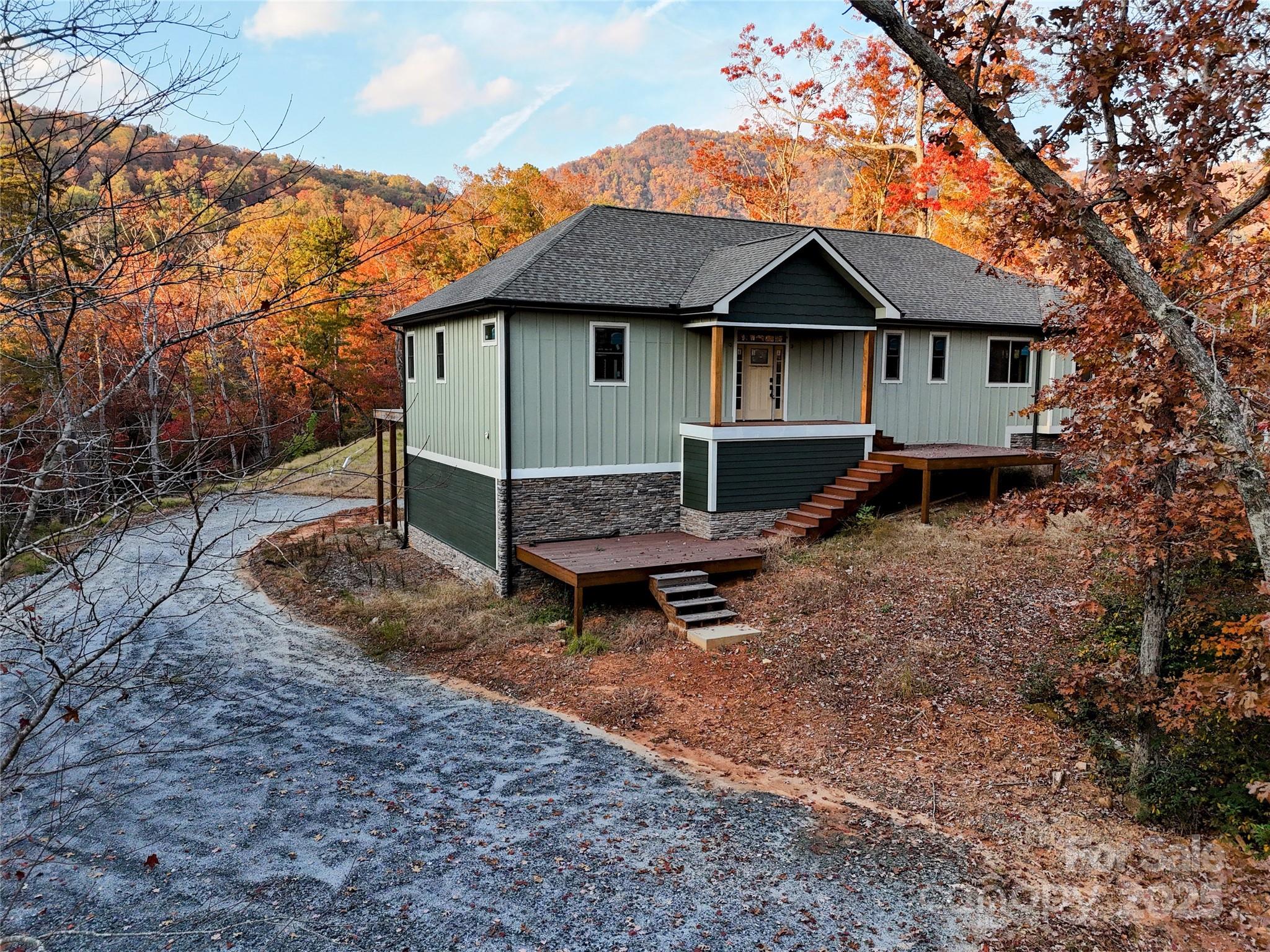 864 Matho Trace — Lake Lure