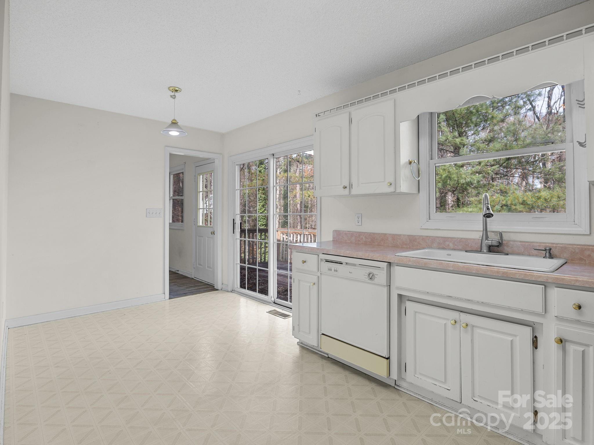 383 Woody Circle — Tryon