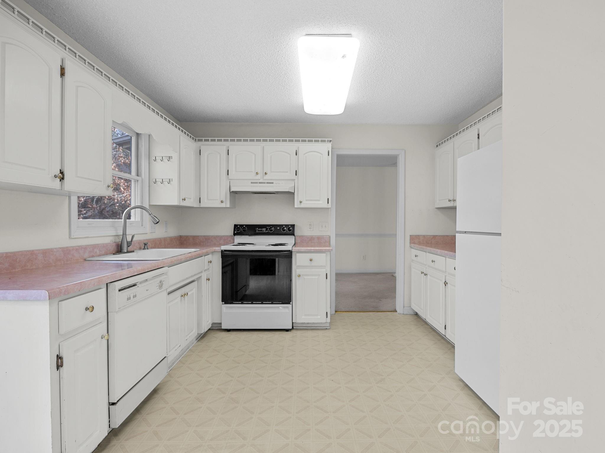 383 Woody Circle — Tryon
